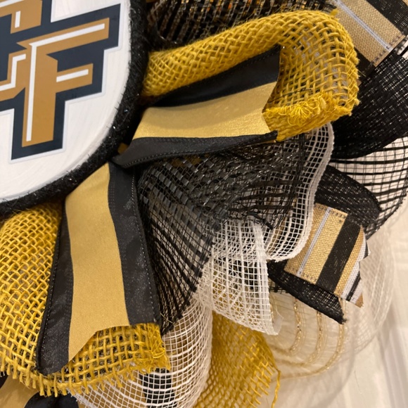 UCF Wreath  18” Very full! College wreath form welcome wreath, family wreath, Un - Picture 4 of 7